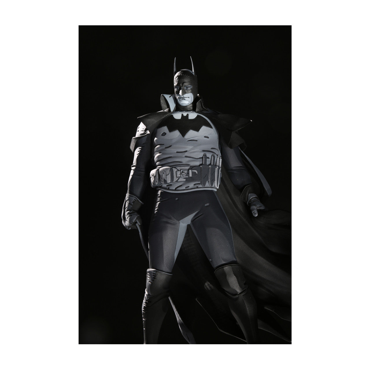 Batman Schwarz & Weiß: Batman von Mike Mignola 1:10 Resin Statue von Mcfarlane