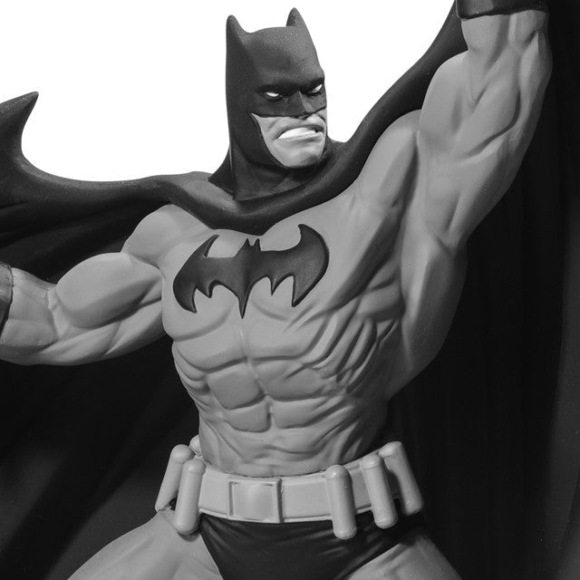 Batman Schwarz & Weiß Batman von Denys Cowan Statue