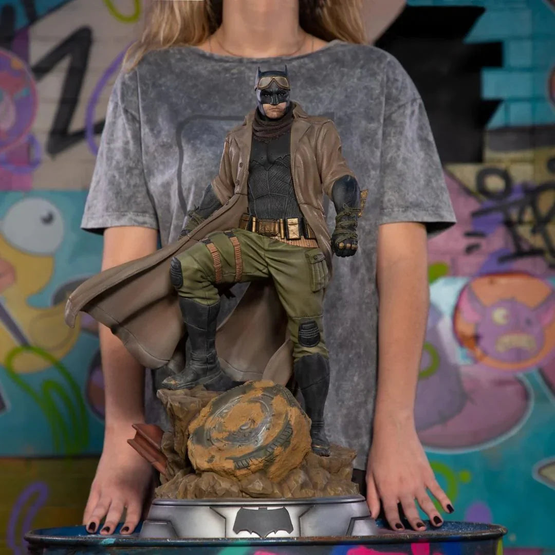 Zack Snyders Justice League Nightmare Batman 1/4 Maßstab Statue von Iron Studios