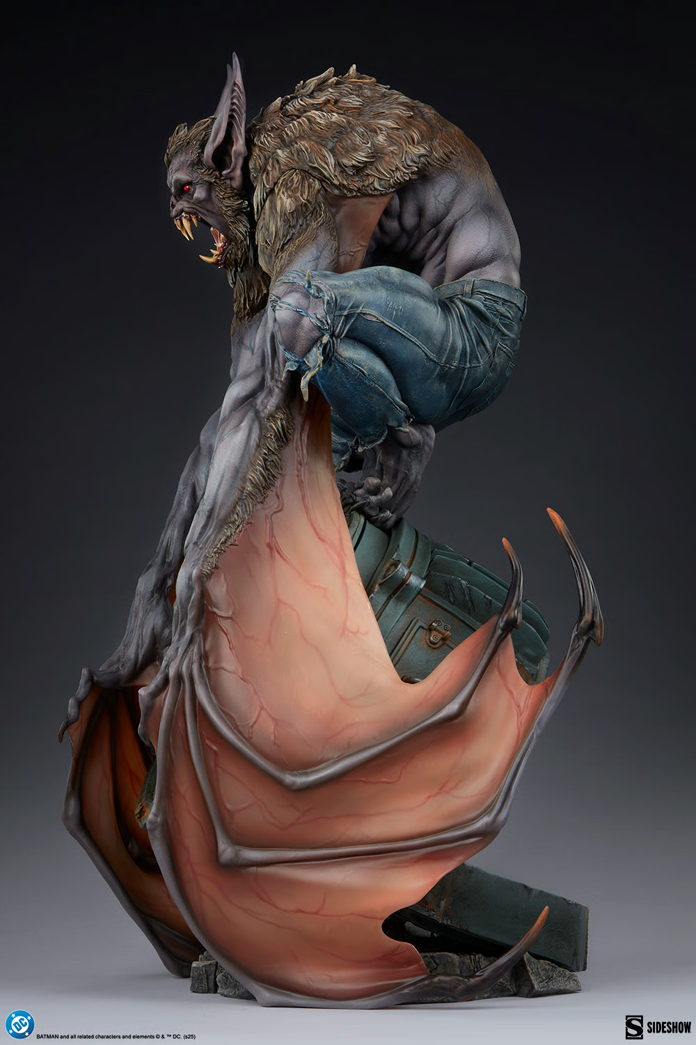 Man-Bat Premium Format Figur von Sideshow Collectibles