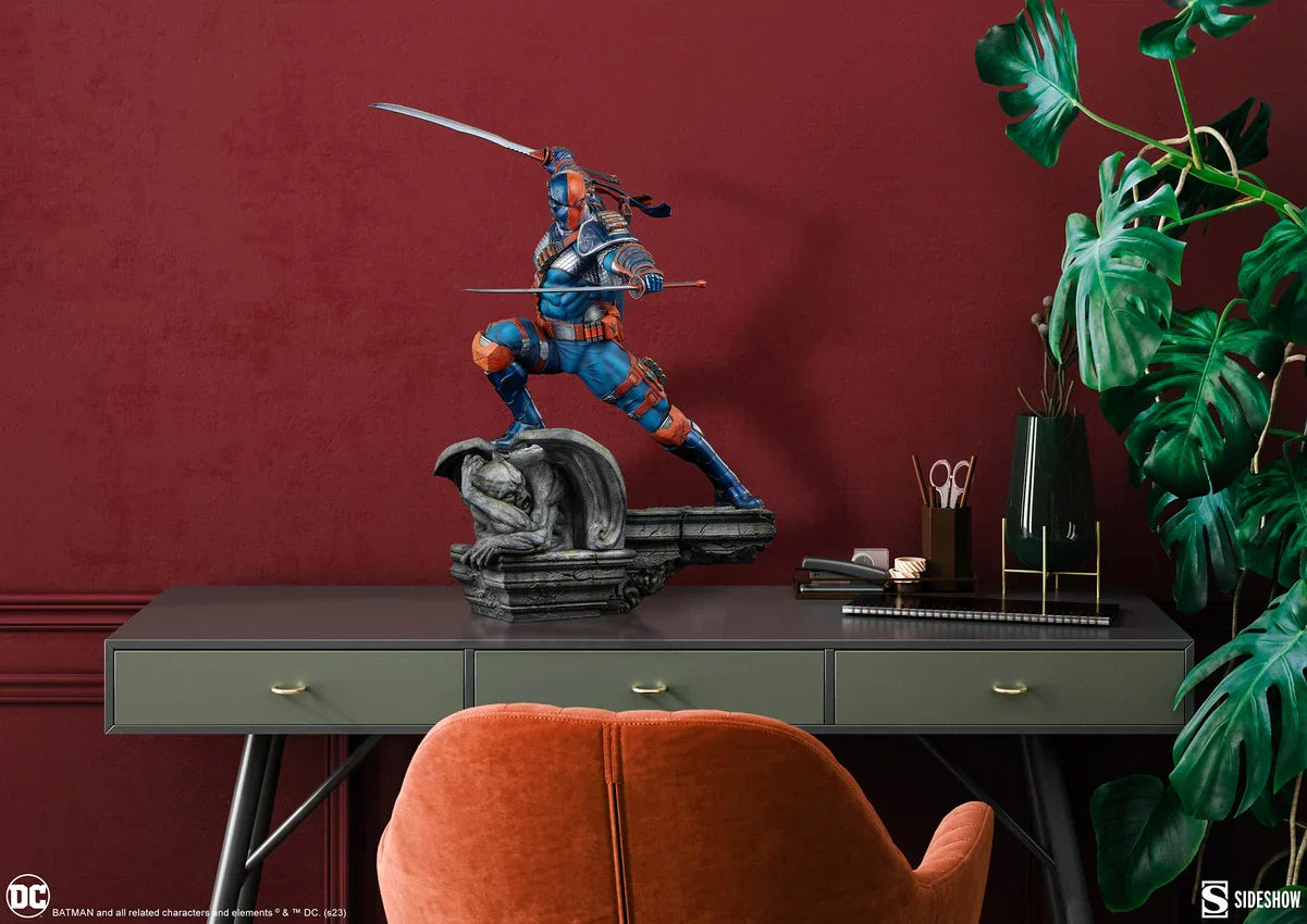 DEATHSTROKE Premium Format Figur von Sideshow Collectibles