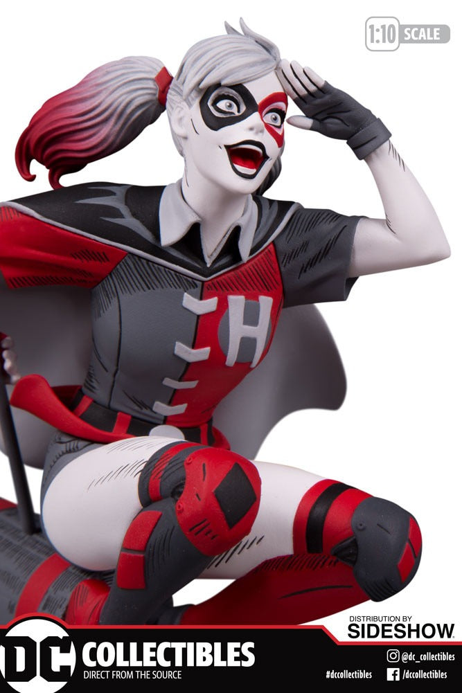 Harley Quinn - Red, White & Black Statue von DC Collectibles