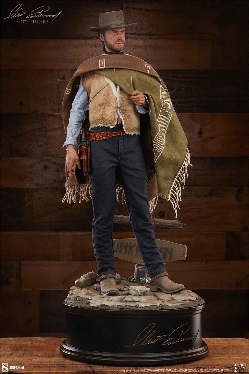 DER MANN OHNE NAMEN Premium Format Figur von Sideshow Collectibles